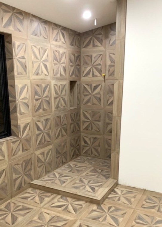 Geometric star-pattern tile shower walls