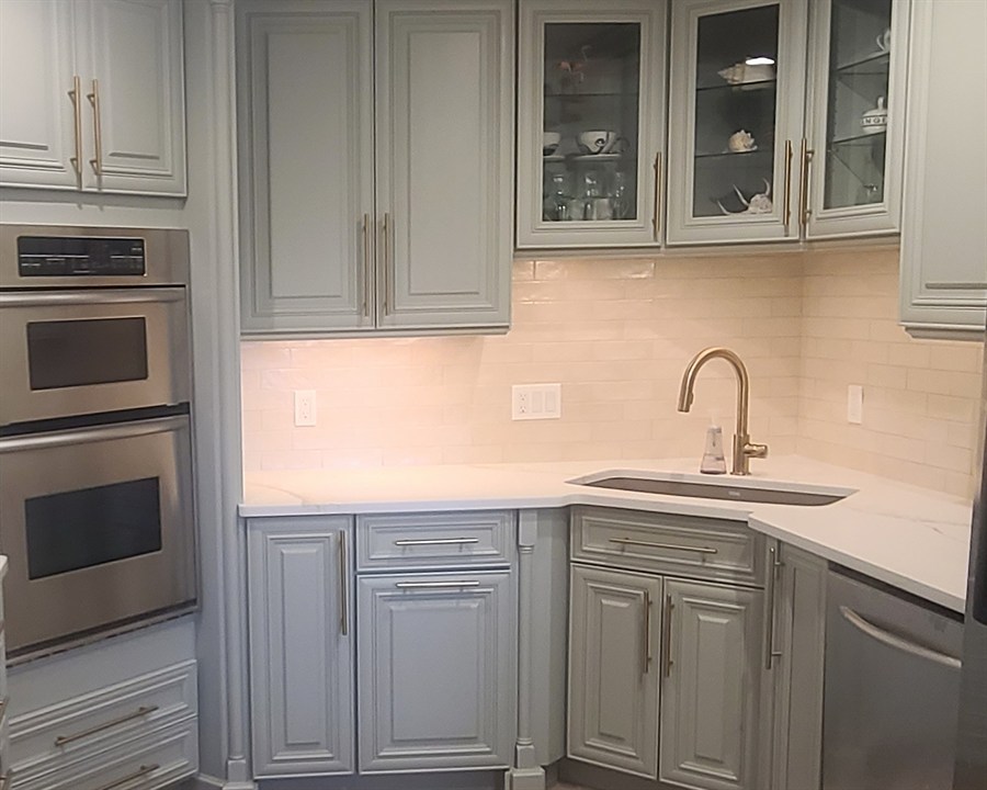 Ivory subway tile backsplash with gold fixtures
