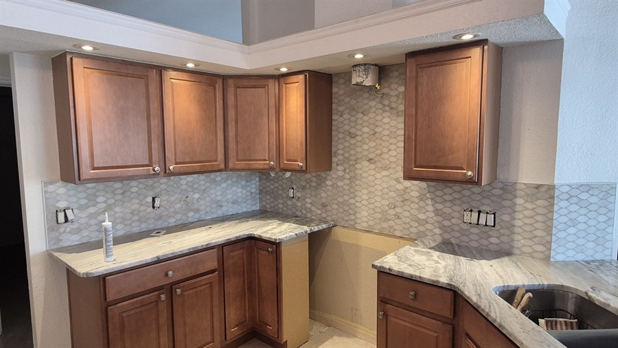 Hexagon marble mosaic tile backsplash